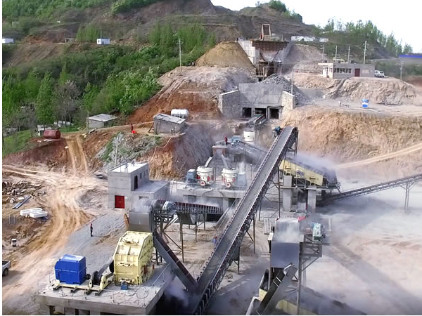 興國客戶現場破碎設備一整套